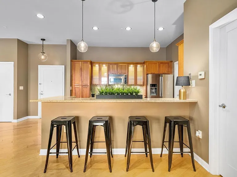 34 W Poplar Ave #402 — Photo 15