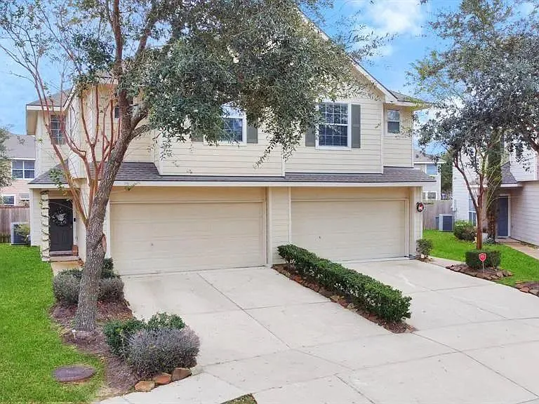 25247 Bentley Glen Ln — Photo 2