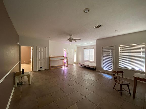 4th image of 2314 Carnation Ct