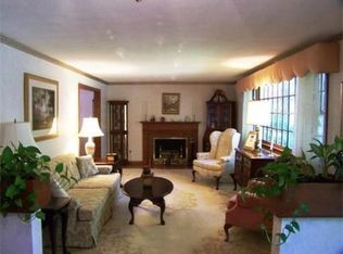 19 Glenmeadow Rd, Andover, MA 01810