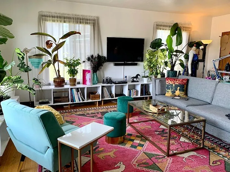 Sir Lancelot Apartments — Photo 4