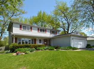 302 E Valley Ln, Arlington Heights, IL 60004