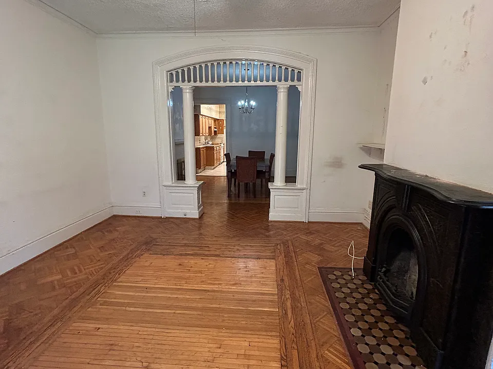 Living room - ceiling fan