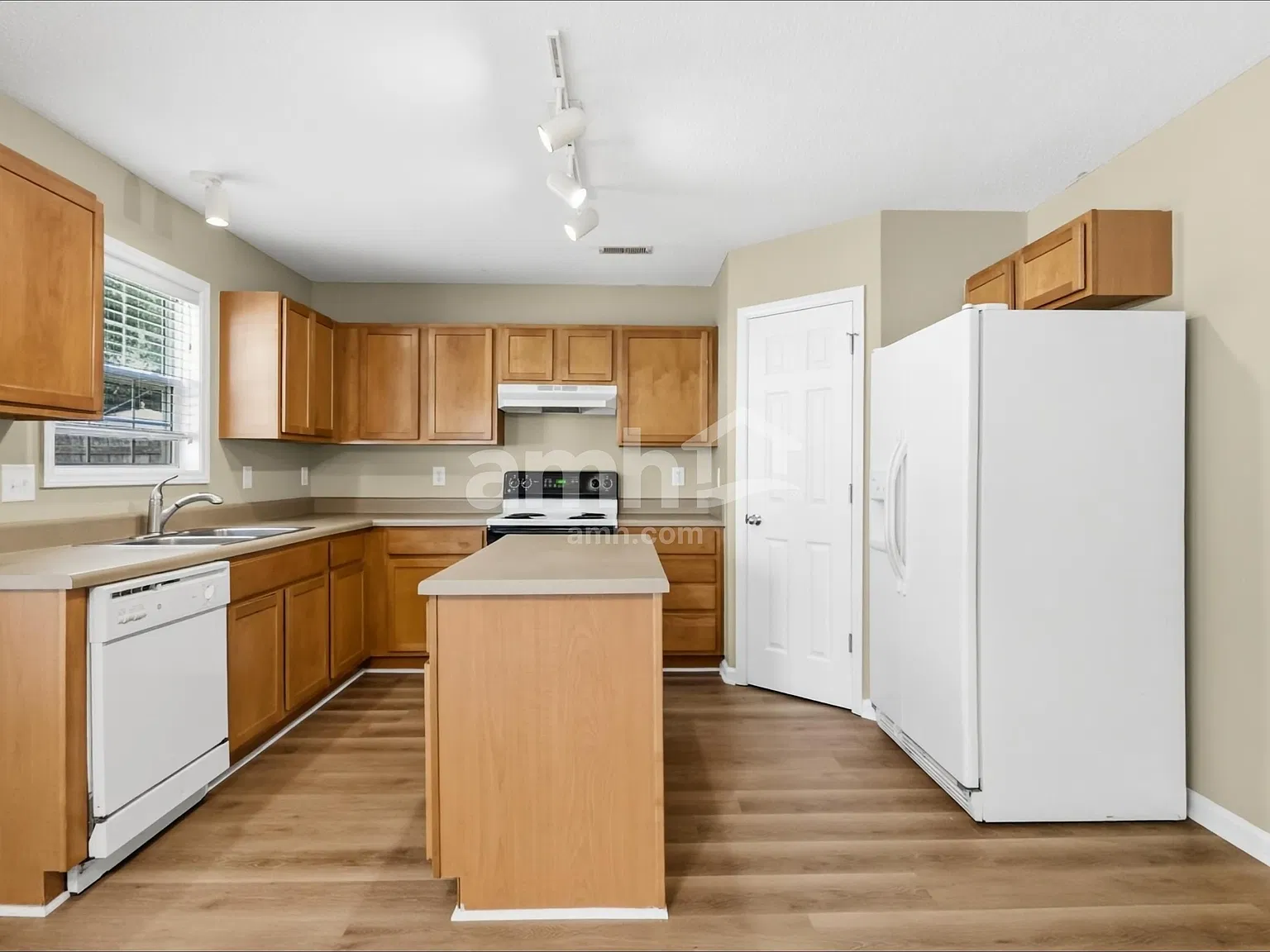 3 bed, 2.5 bath, 1847 sqft, $2,095 — Photo 4