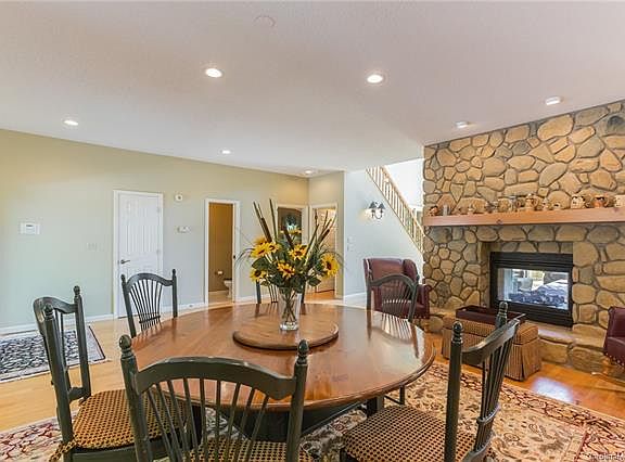 4th image of 140 Shoreline Ct