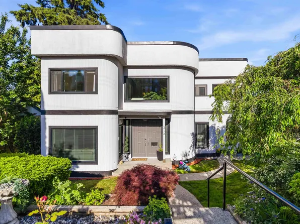 212 Sea Ave N, Burnaby, BC V5B 1K5