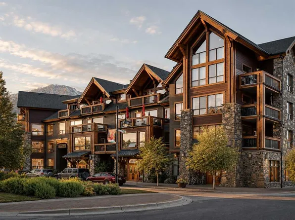 600 SE Spring Creek Dr #205, Canmore, AB T1W 0C8