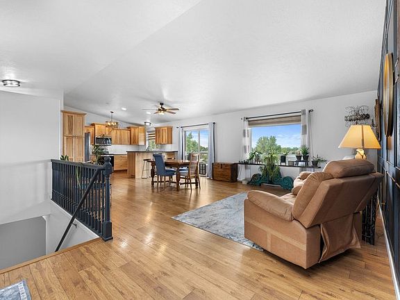 5th image of 2033 Lakeside St