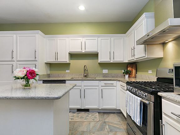 4th image of 306 Blue Spruce Ln