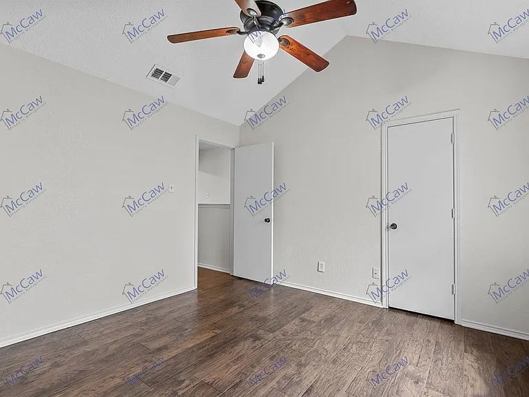 800 Bluebonnet Dr #B — Photo 13