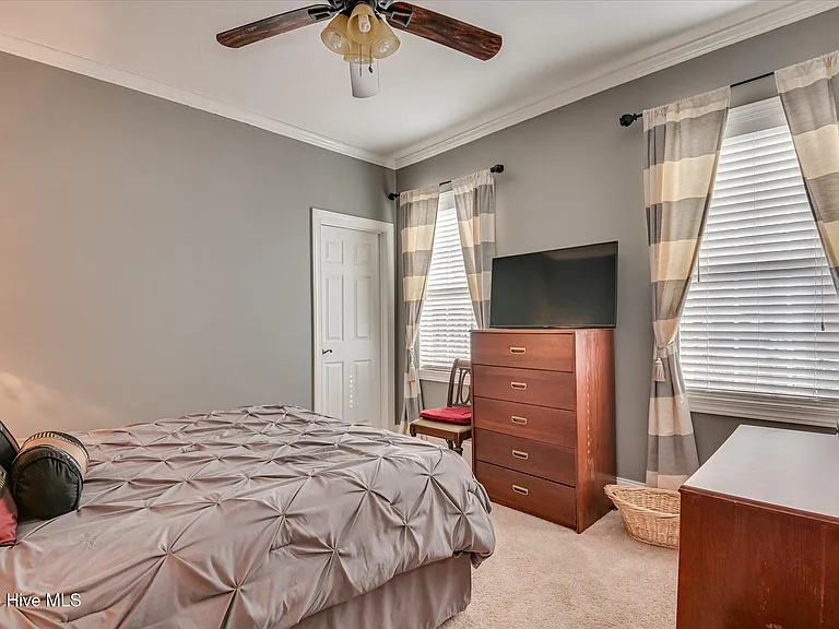1622 Jamestown Ave — Photo 36