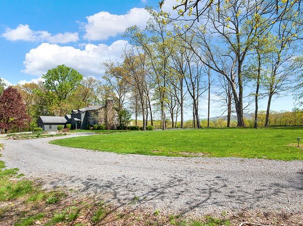 137 McCreery Dr, New Florence, PA 15944