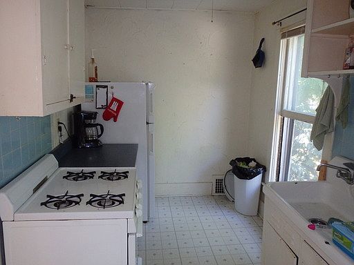 4th image of 1401 Rosemary Ln APT 3