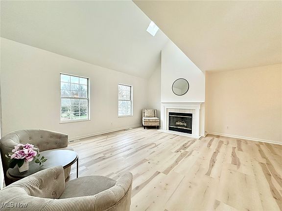 3rd image of 910 Bristol Ln