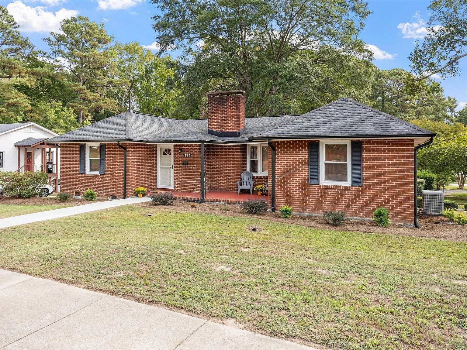 3 bed, 1.5 bath, 1756 sqft, $2,150 — Photo 2