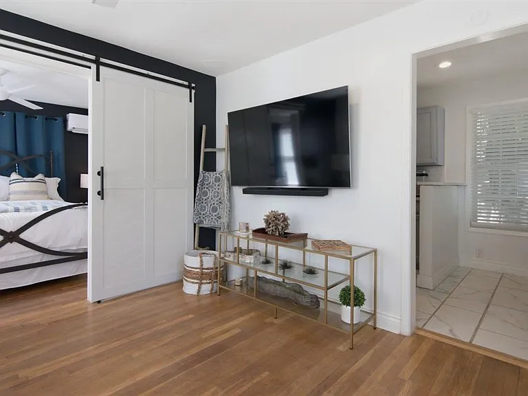 908 Haskell St — Photo 6