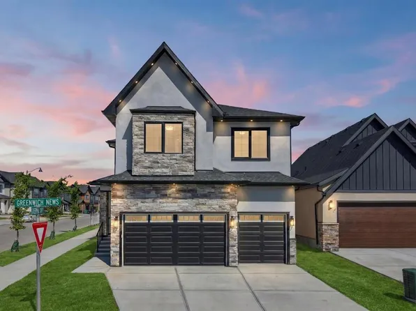 32 SW Greenwich Mews NW, Calgary, AB T3B 6P9