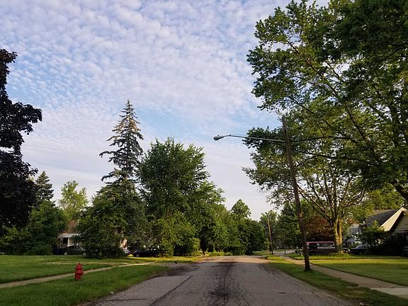 3rd image of 755 Longfellow Dr