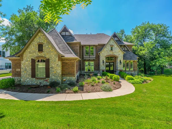 1811 Magic Valley Ln, Cedar Hill, TX 75104