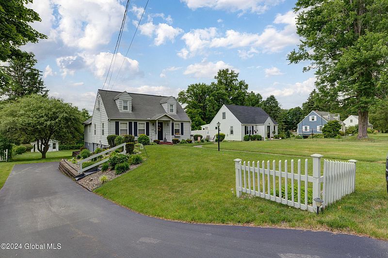 4th image of 166 Bloomingrove Drive