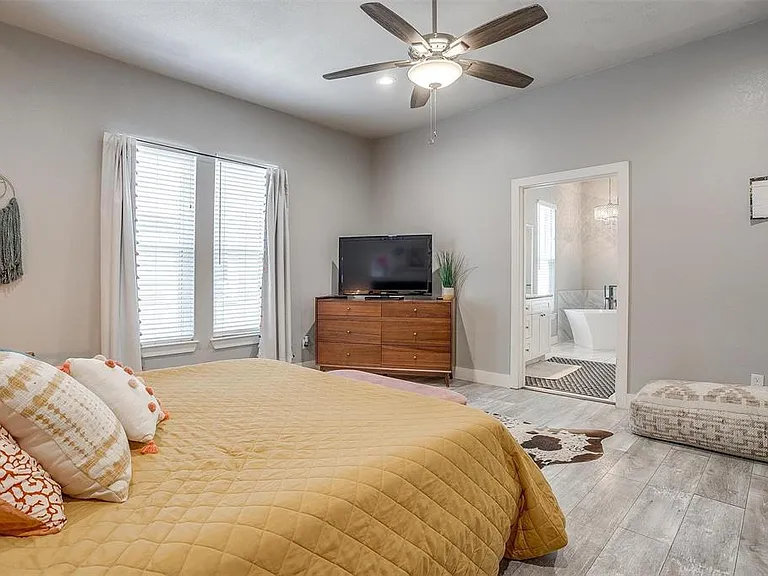 2905 S Jennings Ave — Photo 65