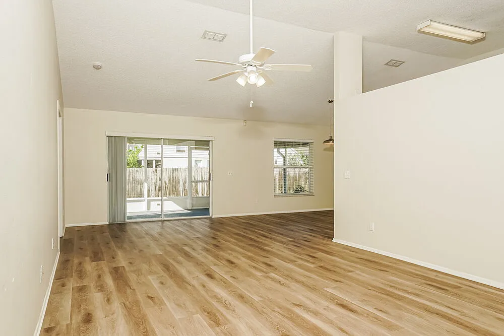 3 bed, 2.0 bath, 1590 sqft, $2,325 — Photo 4