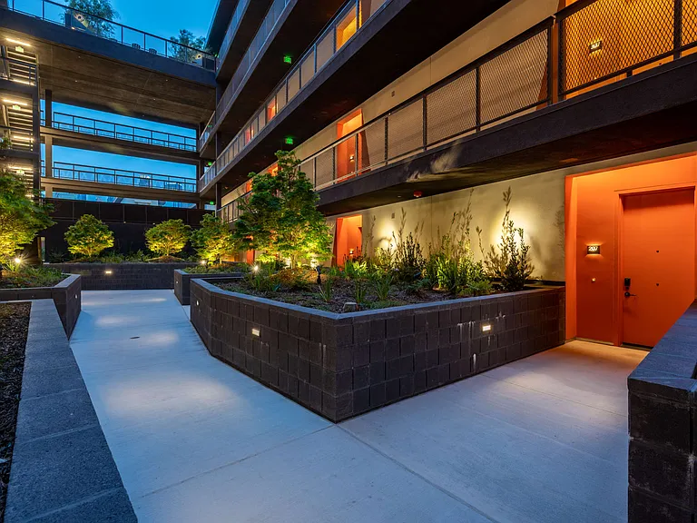 107 Hewitt — Photo 14