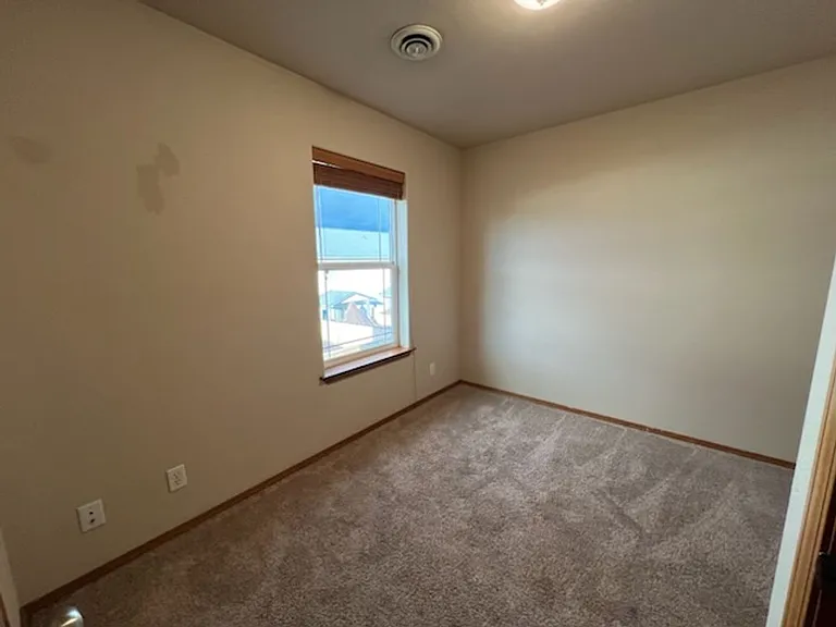 435 E St NE — Photo 18