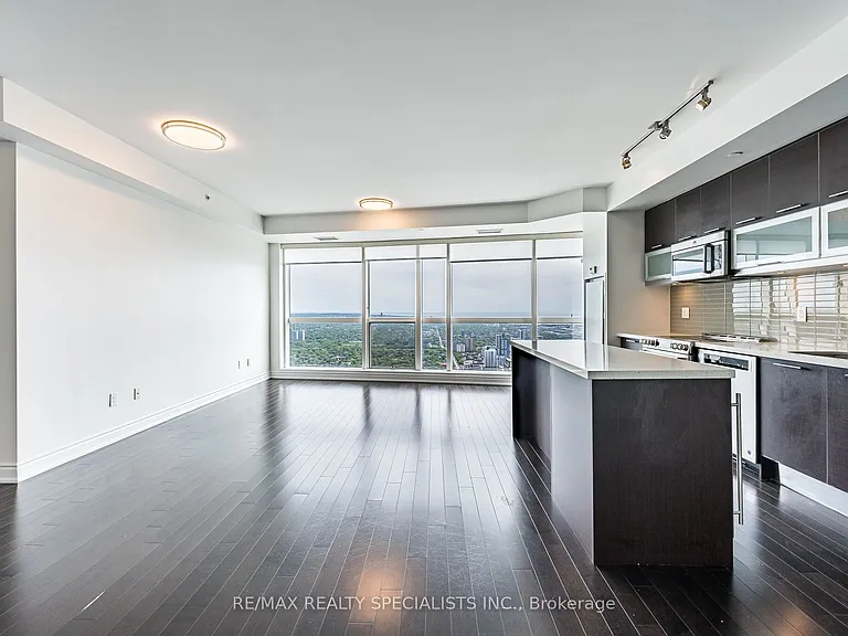 388 Yonge St #7105 — Photo 13