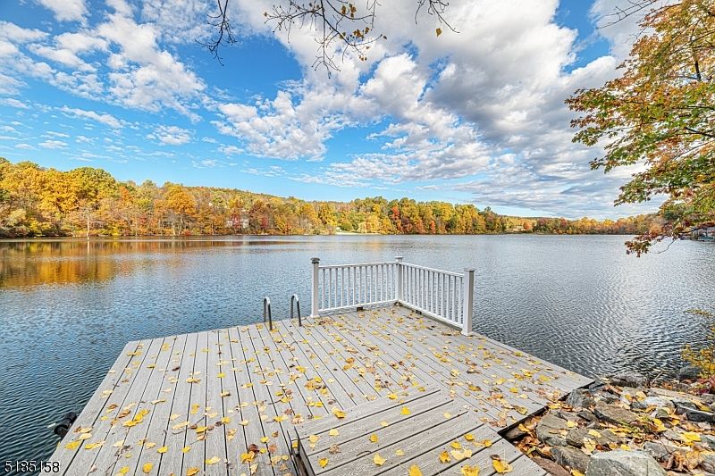 1st image of 65 Lakeshore Dr NW