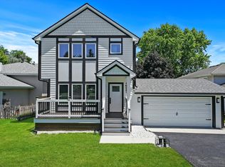 1N241 Darling St, Carol Stream, IL 60188