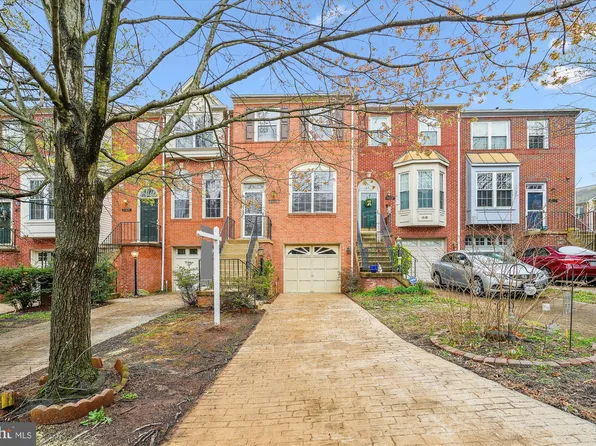 2406 Simpkins Farm Dr, Herndon, VA 20171