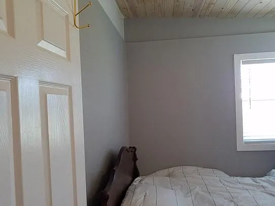 1303 W Scott St — Photo 3