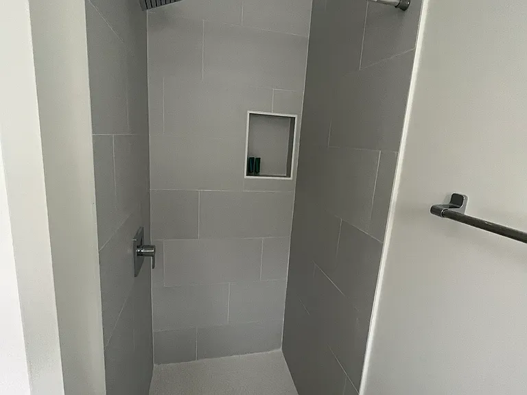 1101 W Vernon Ave #V3 — Photo 3