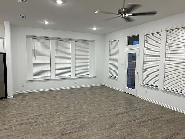 2513 Birchcrest Dr — Photo 20