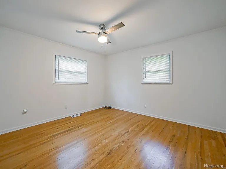 7580 Thornwood St — Photo 46