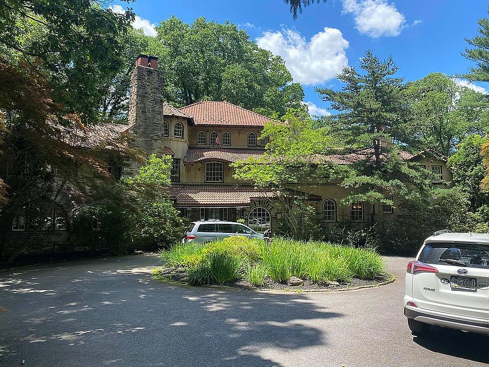2nd image of 1 Roylencroft Ln