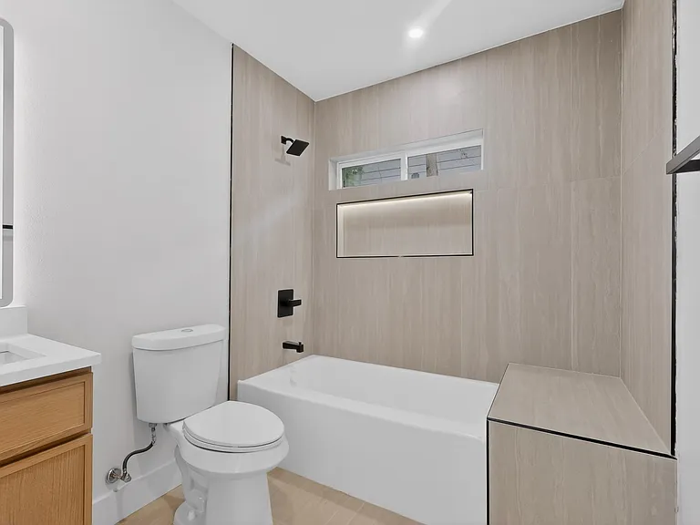 719 S Storey St — Photo 14