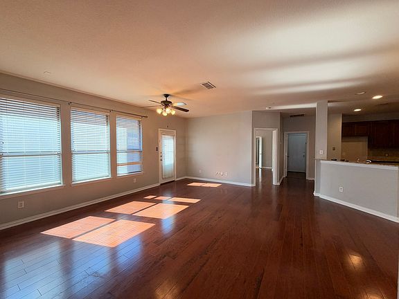 3rd image of 5016 Rushden Rd