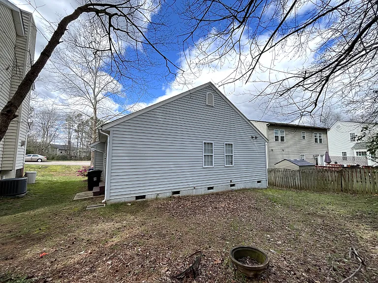 2637 Sierra Dr — Photo 3