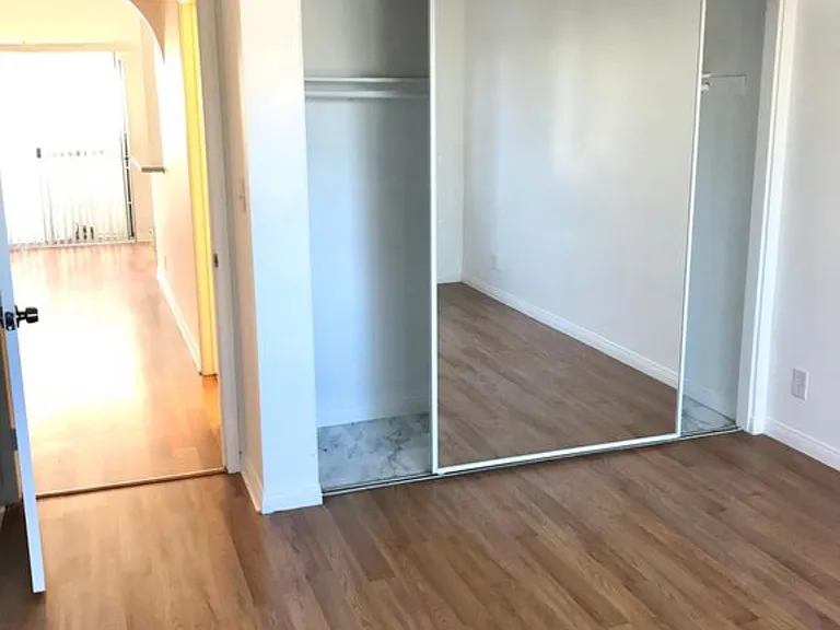 1431 S Shenandoah St #9 — Photo 7
