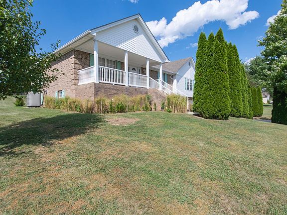 3rd image of 130 Lee Dr