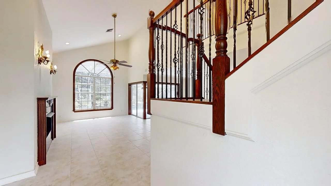 4 bed, 2.5 bath, 2344 sqft, $6,000 — Photo 3
