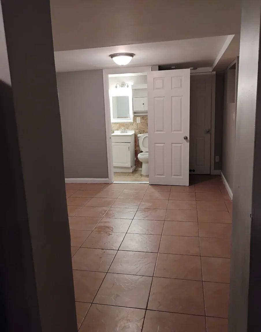 1 bed, 2000 sqft, $1,550 — Photo 3