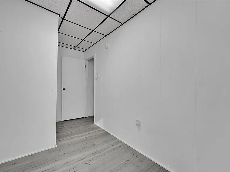 1323 W Norwegian St — Photo 14