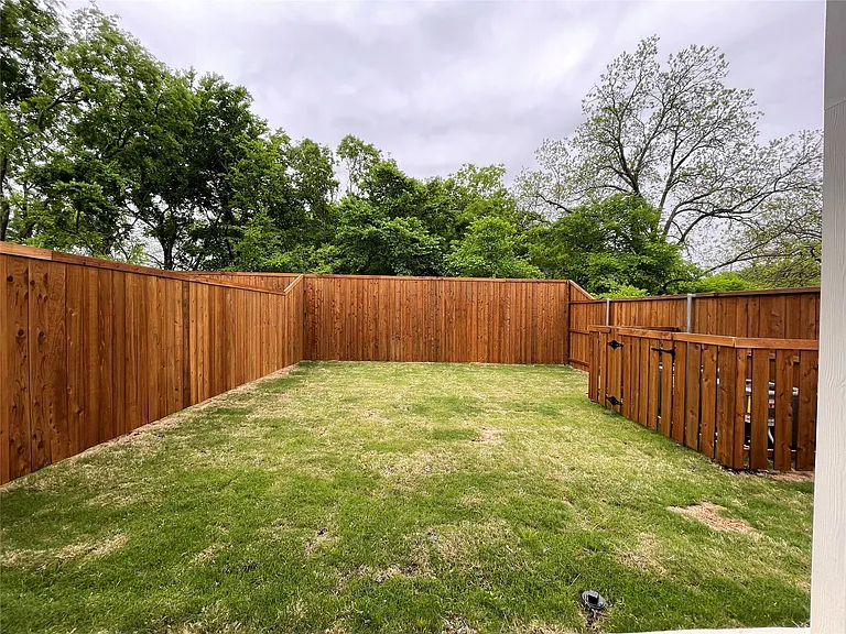 2417 N Winnetka Ave — Photo 31