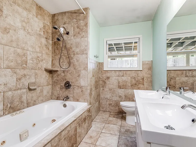 11504 Oakwood Dr — Photo 17