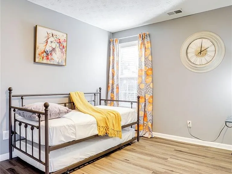 1080 Rafington Dr — Photo 3