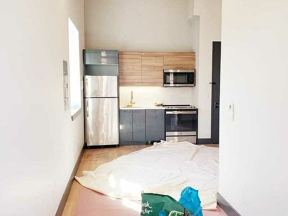 4th image of 85 Humboldt St #6