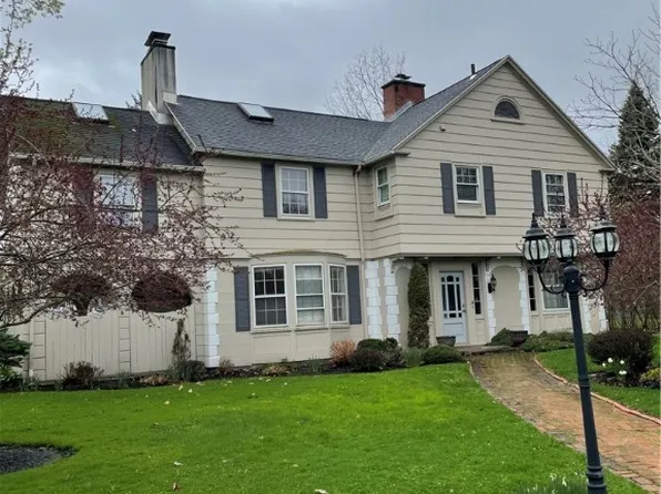 10 Sage Ct, Utica, NY 13501